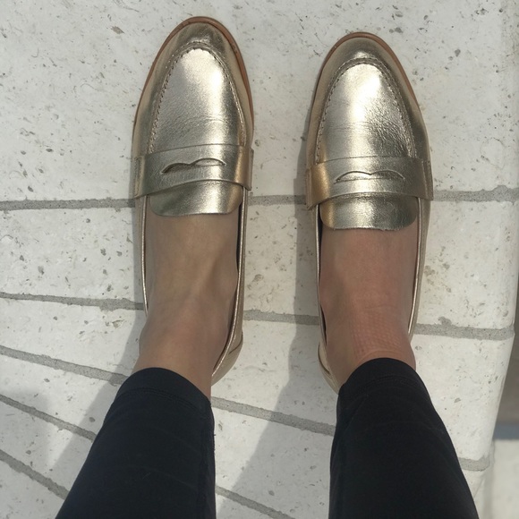 BRAND NEW SCHUTZ FLATS - Picture 8 of 8